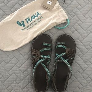 Plaka sandals